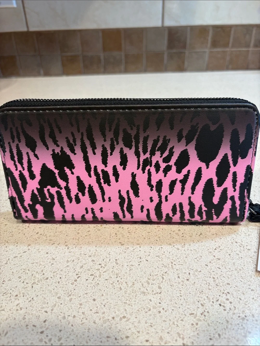 Ed Hardy NWT  Black Pink Rose Heart Vegan Leather Zip-Around Wristlet Wallet